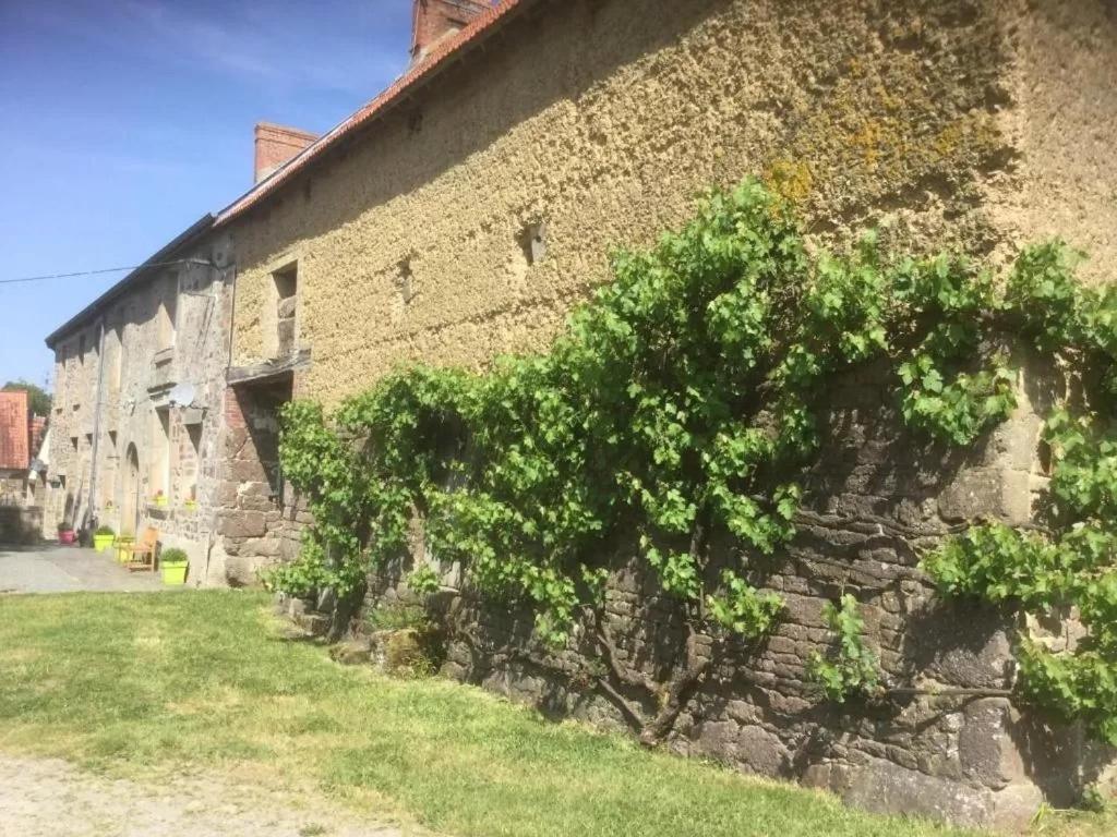 La Petellerie, Maison De Campagne Avec Piscine Pour Un Sejour Detente Moyon Zewnętrze zdjęcie