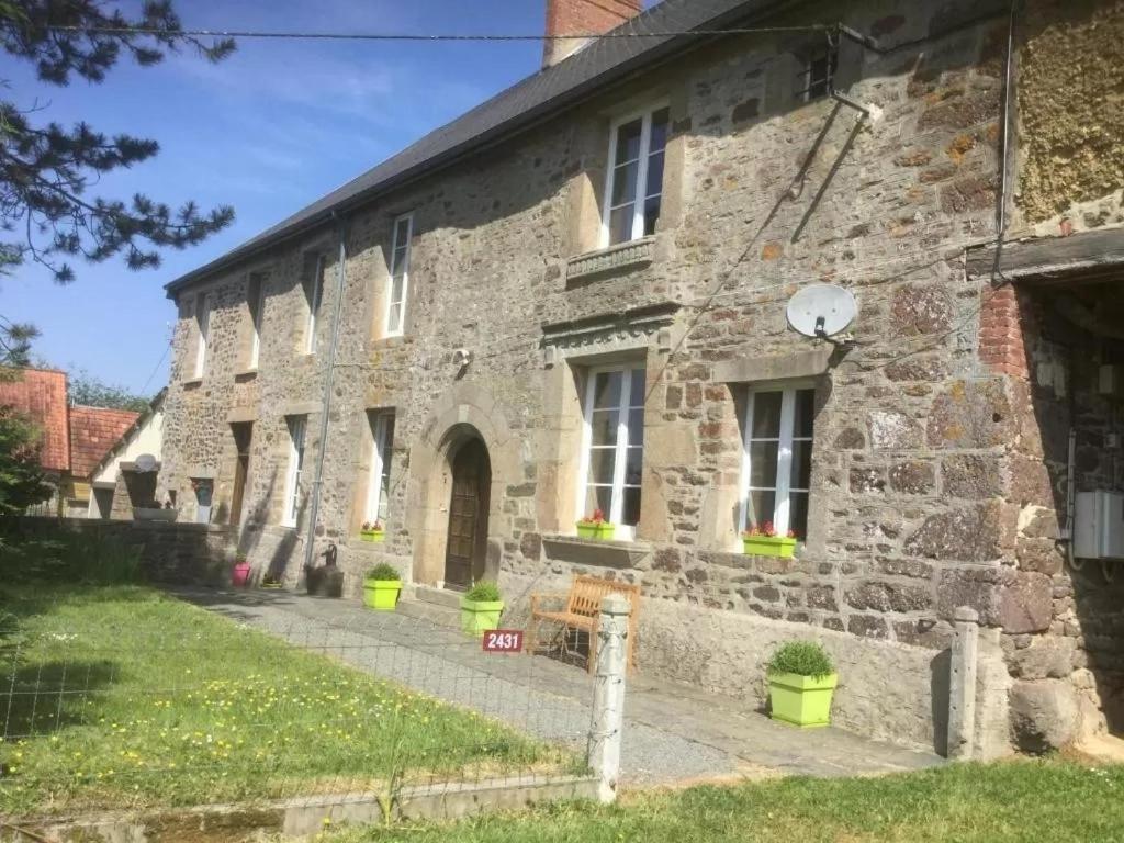 La Petellerie, Maison De Campagne Avec Piscine Pour Un Sejour Detente Moyon Zewnętrze zdjęcie