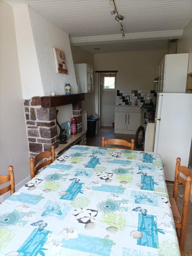La Petellerie, Maison De Campagne Avec Piscine Pour Un Sejour Detente Moyon Zewnętrze zdjęcie