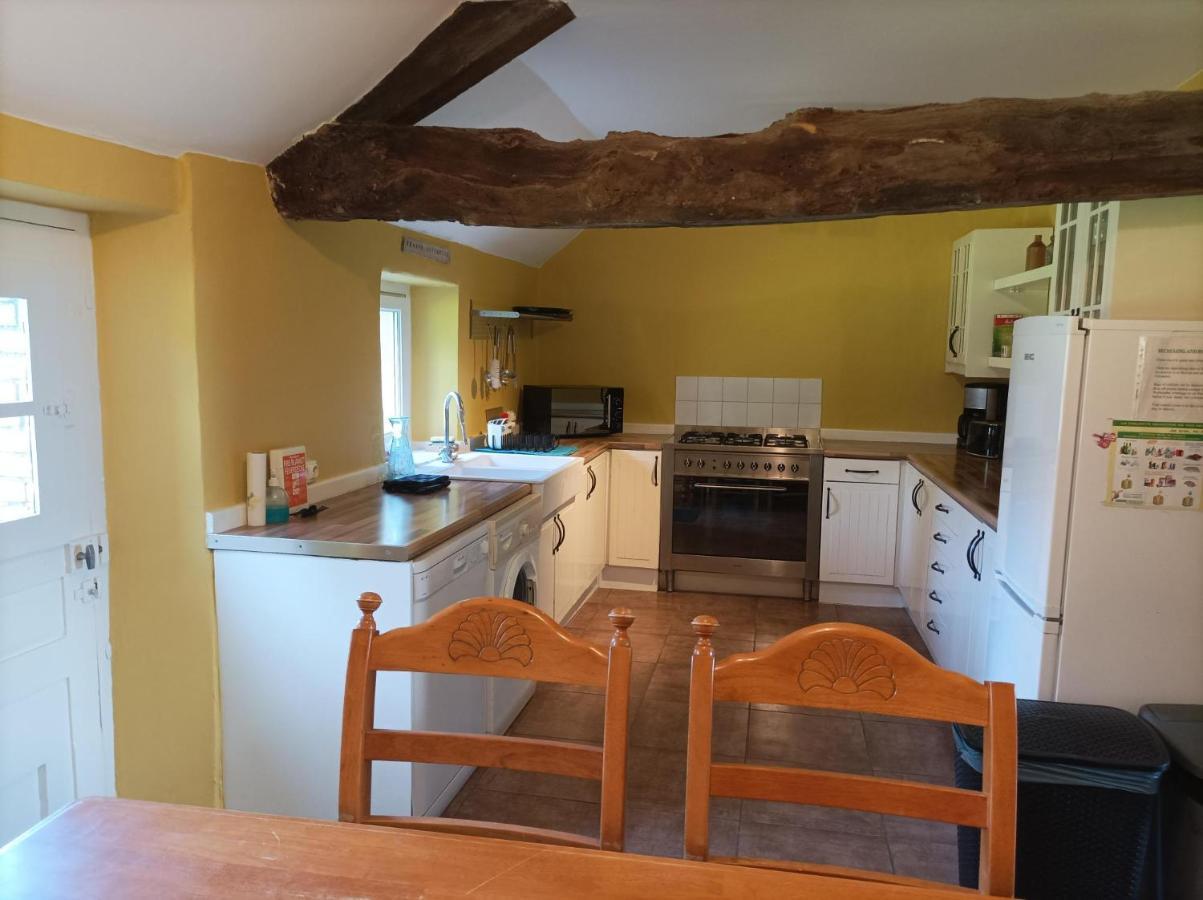 La Petellerie, Maison De Campagne Avec Piscine Pour Un Sejour Detente Moyon Zewnętrze zdjęcie