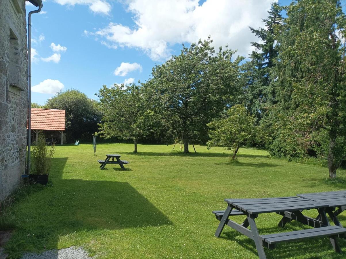 La Petellerie, Maison De Campagne Avec Piscine Pour Un Sejour Detente Moyon Zewnętrze zdjęcie
