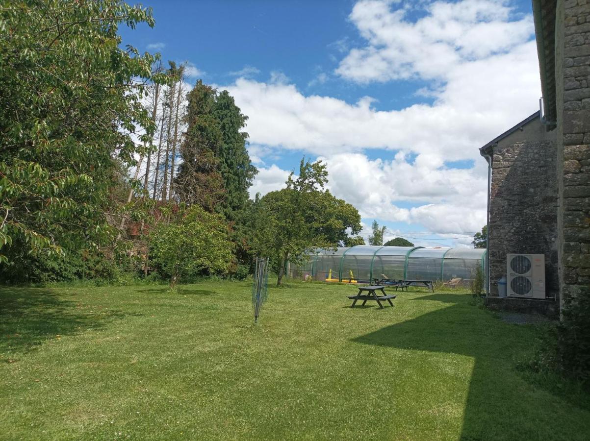 La Petellerie, Maison De Campagne Avec Piscine Pour Un Sejour Detente Moyon Zewnętrze zdjęcie
